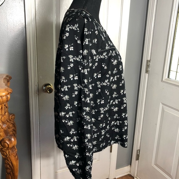 Simply Styled Black Floral Cut Out Long Sleeve Blouse - Picture 3 of 6